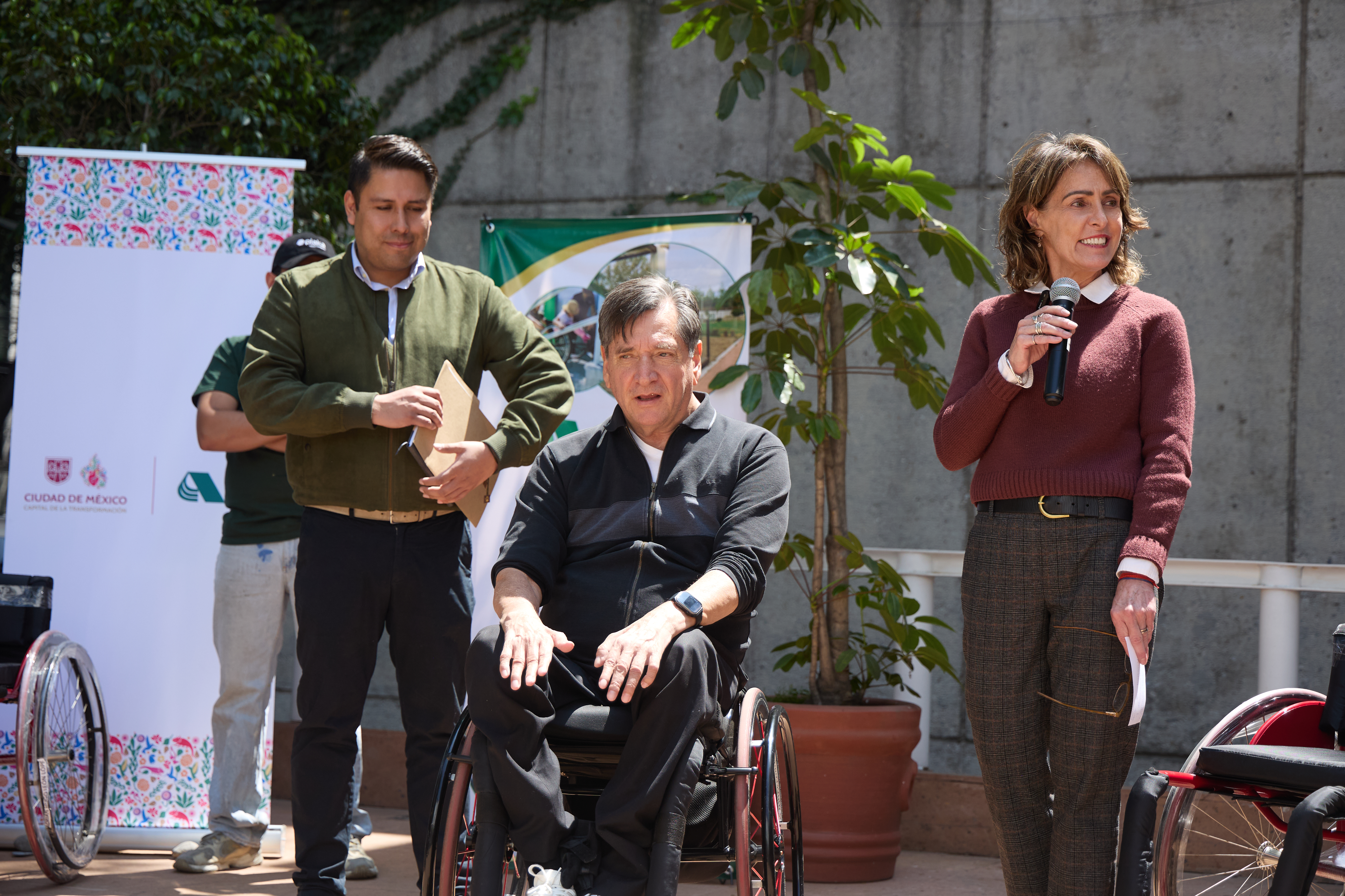 La JAP CDMX entreg&oacute; 32 sillas de ruedas a personas con discapacidad motriz, junto con la Fundaci&oacute;n Mexicana de Integraci&oacute;n Social, IAP